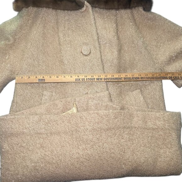 Vintage Beige Wool Coat Fur Trim Collar Large Buttons Retro Luxury Glam *READ* - Picture 4 of 7